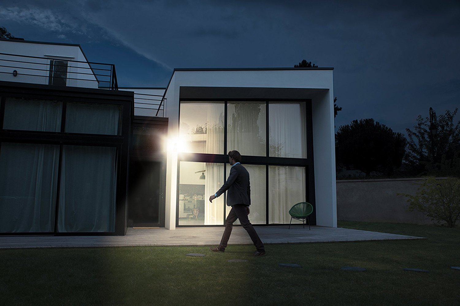 Outdoor Security Light with WiFi Cameras Best Buys 2019