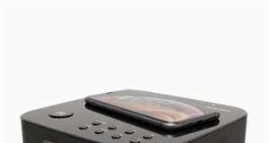 AZATOM Homehub Review – A Versatile Bedside Companion